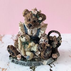 Vintage 1993 Boyds Bears and Friends To Have and To Hold  Figurine